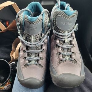 Keens Targhee hiking shoes 7.5